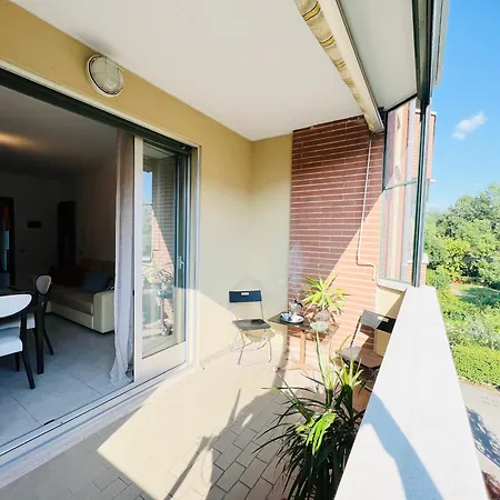 Very Big With 2 Balcony In Navigli District アパート ミラノ