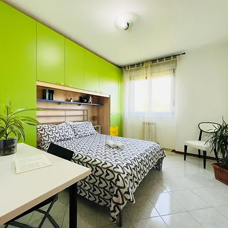 Very Big With 2 Balcony In Navigli District ミラノ