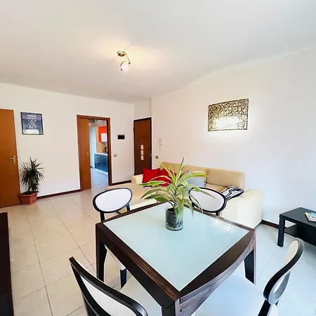 Very Big With 2 Balcony In Navigli District * ミラノ