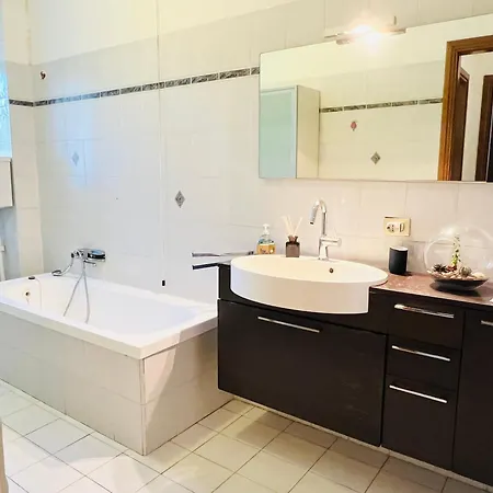 Very Big With 2 Balcony In Navigli District ミラノ