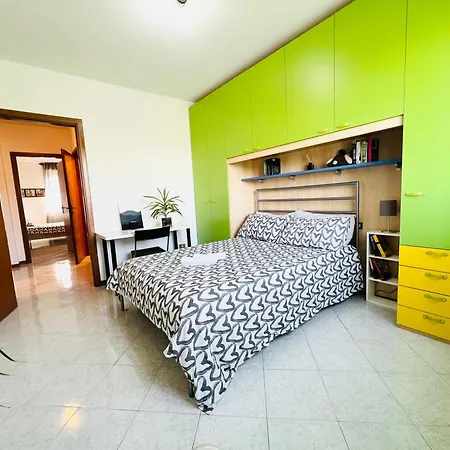 アパート Very Big With 2 Balcony In Navigli District *